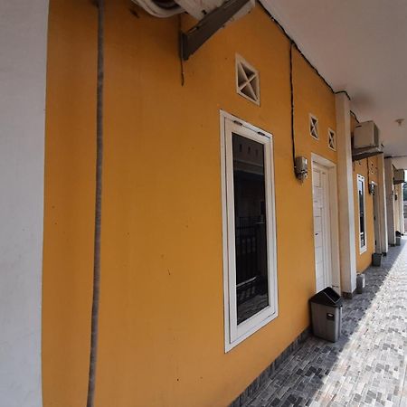 Oyo Life Afny Kost 1 Hotel Palembang Exterior foto