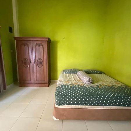 Oyo Life Afny Kost 1 Hotel Palembang Exterior foto