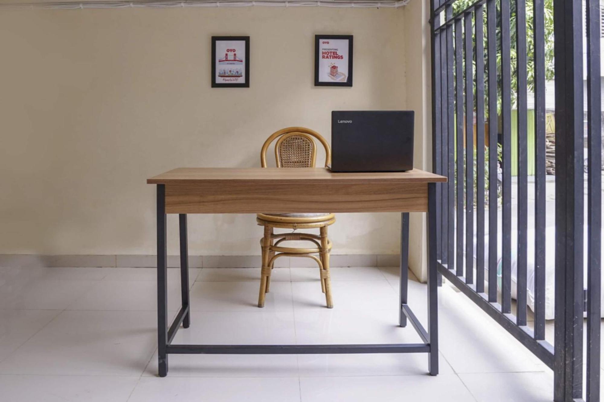 Oyo Life Afny Kost 1 Hotel Palembang Exterior foto