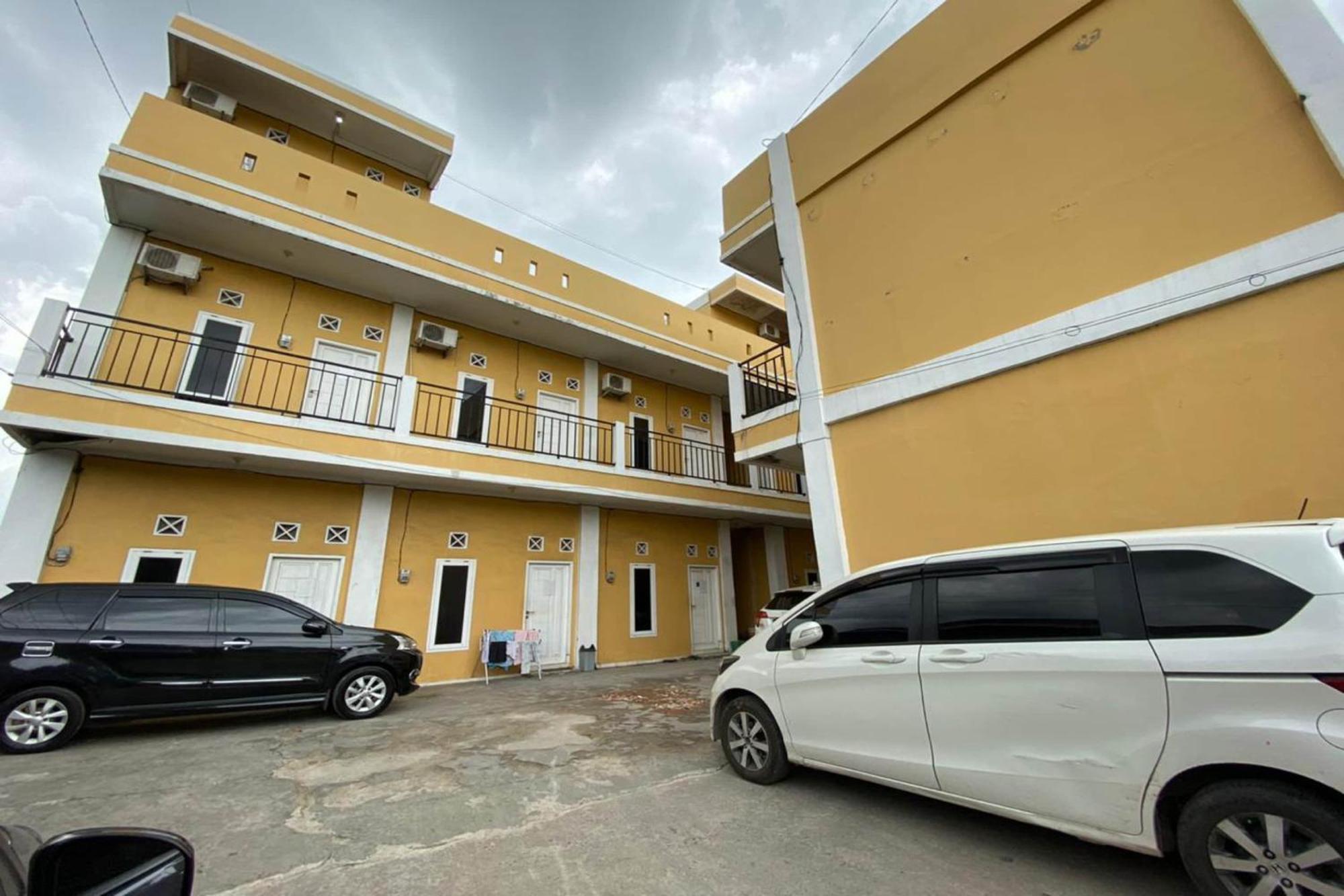 Oyo Life Afny Kost 1 Hotel Palembang Exterior foto