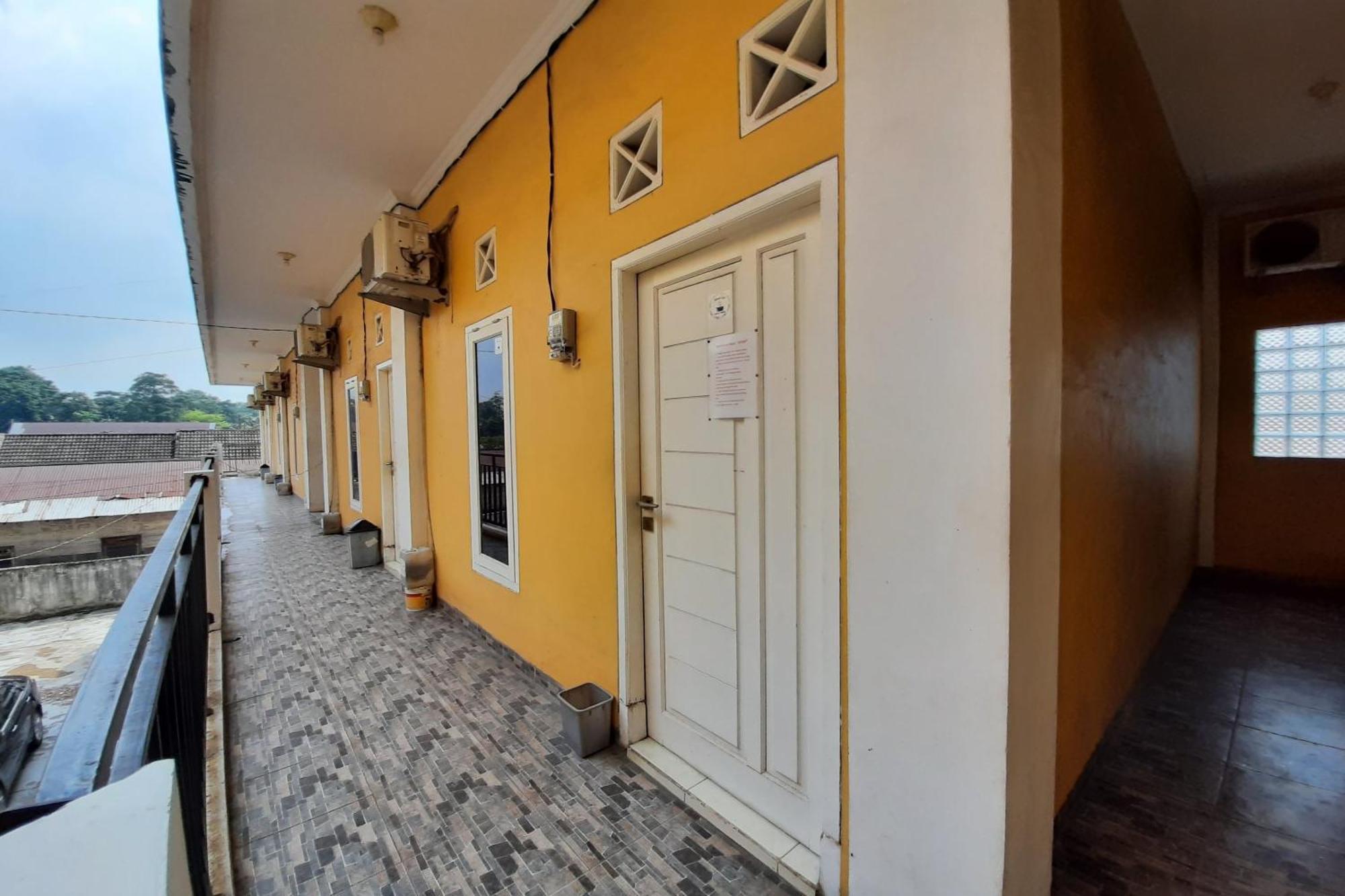 Oyo Life Afny Kost 1 Hotel Palembang Exterior foto